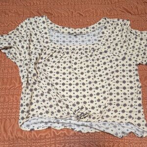 Like New, Cozy Casual, Cropped Cream and Blue Blouse - Size Large
